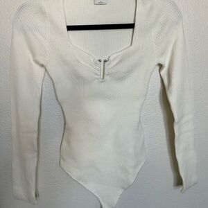 Elegant White Ribbed Women's Top